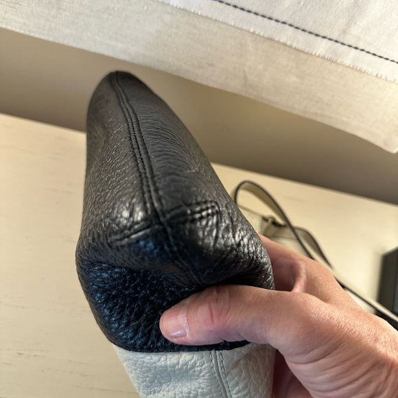 Kate Spade leather shoulder bag. - Picture 5 of 8